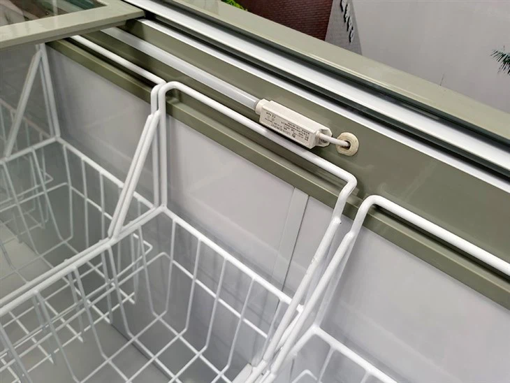 Curved Glass Ice Chest